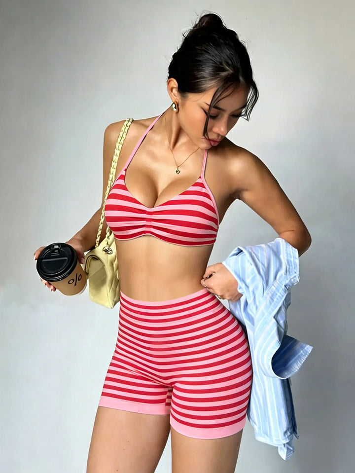Damen Sportliches Bikini-Set mit hochgeschnittenen Shorts und rüschendetail Echo Archiv