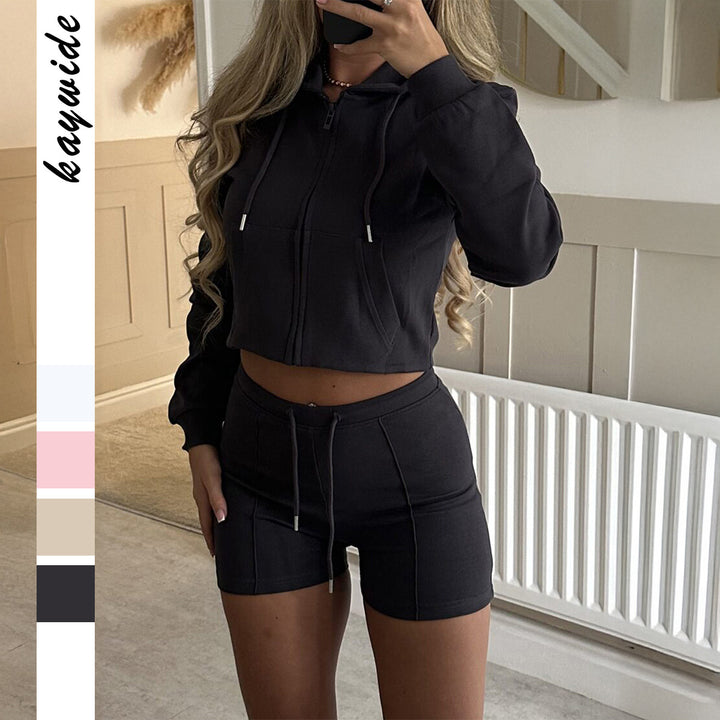 Damen lässiges Sweatshirt- und Short-Set mit dekorativen Schleifen-Applikationen, hohem Rundhalsausschnitt und Tunnelzugbund – Avérine