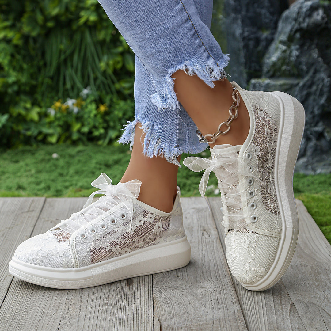 Damen Plateau-Sneaker mit Spitzen-Overlay und transparenten Organzabändern Echoarchiv