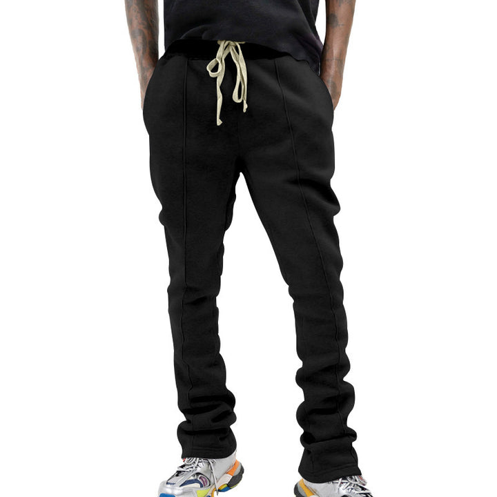 Herren Slim-Fit Jogginghose mit Tunnelzug, markanten Ziernähten & seitlichem Panel – Sorevano