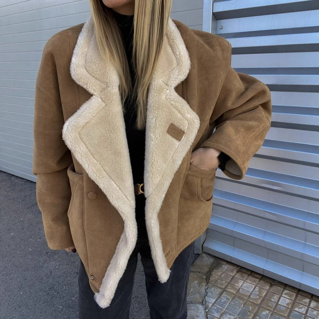 Damen Oversized Kurzjacke aus Wildlederoptik mit Teddyfutter und großem Reverskragen Echoarchiv