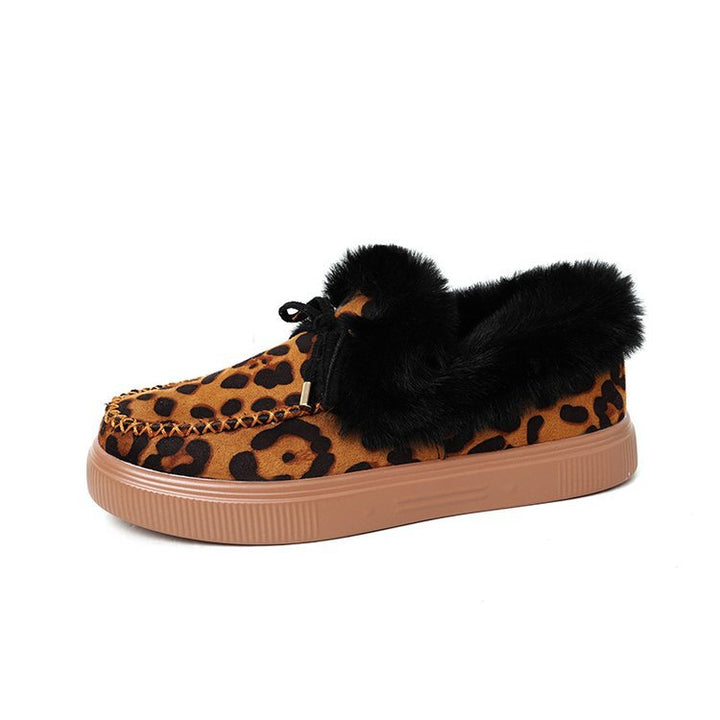 Damen Kuschel‑Mokassin‑Slipper mit hochfloriger Fellmanschette, dekorativer Steppnaht und leichtem Plateau‑Sohlenprofil Echo Archiv