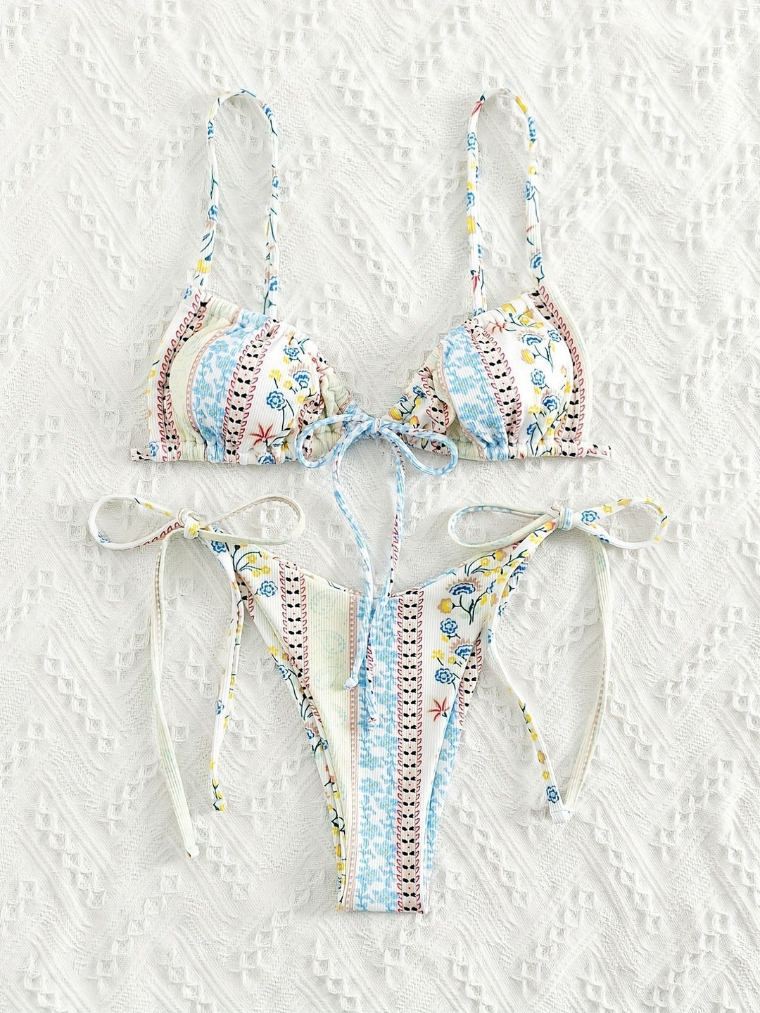 Damen Triangel-Bikini mit verspieltem Design und verstellbaren Trägern Echo Archiv