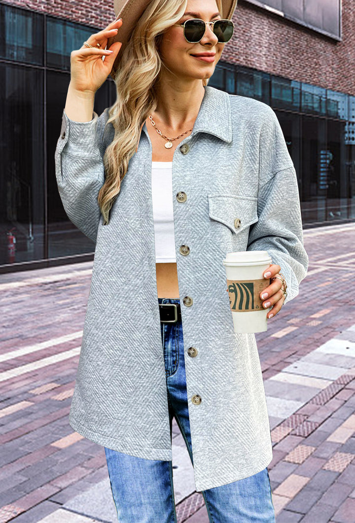 Damen Longline Oversize Hemdjacke mit aufgesetzten Pattentaschen und Strukturstoff – Célinea