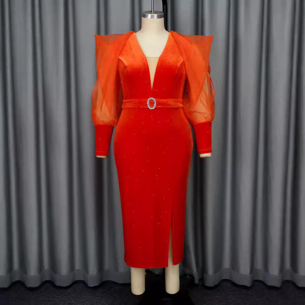 Damen Abendkleid mit extravagantem Transparenz-Design und funkelnden Applikationen Echo Archiv