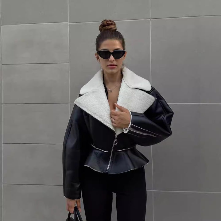 Damen Kurze Lammfellimitat-Bikerjacke mit Oversize-Kragen und asymmetrischem Reißverschluss Echoarchiv