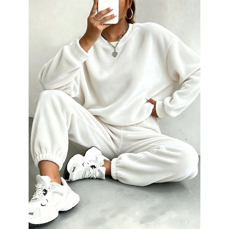 Damen Kuscheliges Velours-Lounge-Set mit Oversize-Sweatshirt und Joggerhose Echoarchiv