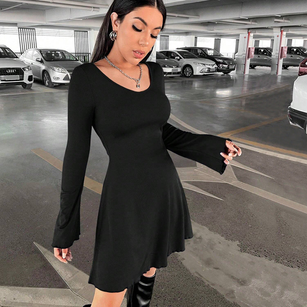 Damen geripptes A-Linien-Minikleid mit ausgestellten Glockenärmeln – Élara