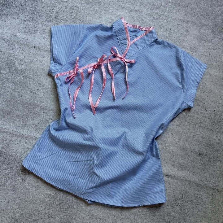 Damen Urbanes Karo-Top mit raffinierten Rüschendetails Echo Archiv