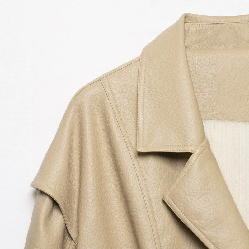 Damen Cropped Lederimitat-Blouson mit doppelreihiger Knopfleiste, weitem Revers und elastischem Saum Echo Archiv