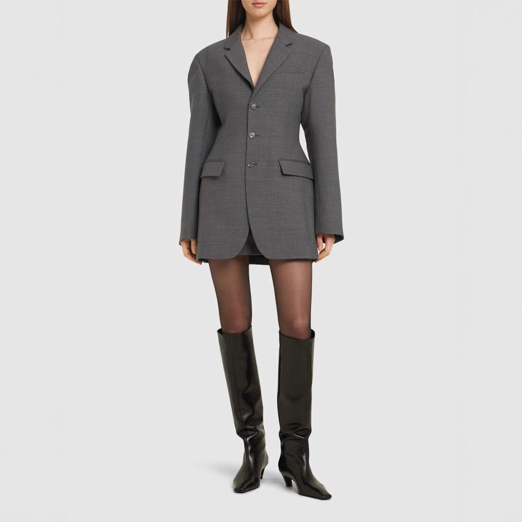 Damen Oversize-Blazer mit langer Silhouette und markanter Schulterpartie Echoarchiv