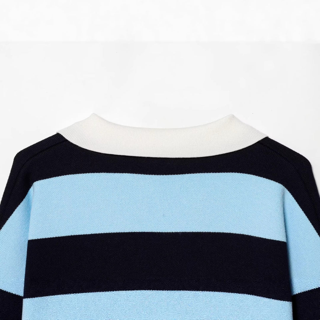 Damen gestreifter kurzer Rugby-Strickpullover mit offenem V-Ausschnitt und Hemdkragen Echoarchiv