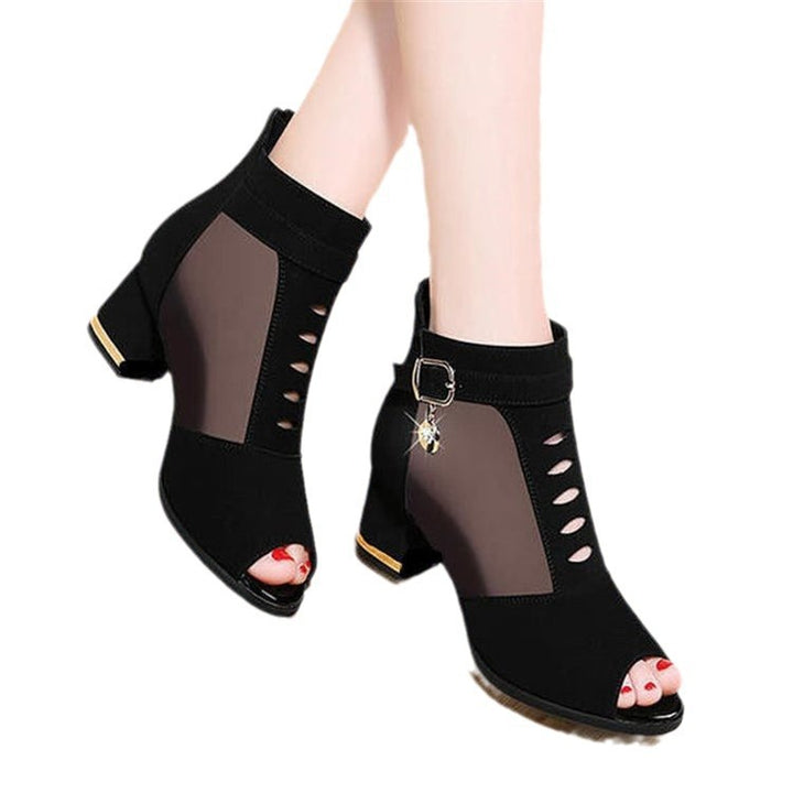 Damen nan Peep-Toe Stiefelette mit transparenten Mesh-Einsätzen, Cut-Out-Details, Zier-Schnalle und mittlerem Blockabsatz Echo Archiv