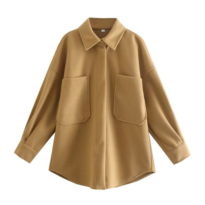 Damen kastige Hemdjacke im Oversize Cut mit großen aufgesetzten Taschen und abgerundetem Saum – Célinea