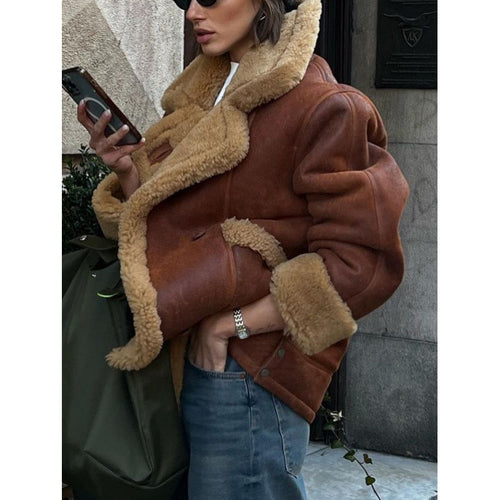 Damen Oversize Lammfell‑Optik Fliegerjacke mit voluminösem Schalkragen Echoarchiv
