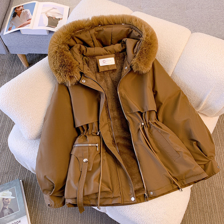 Damen nan kurze Utility-Parka mit Kordelzugtaillierung, abnehmbarem Webpelzkragen und asymmetrischen Taschen Echo Archiv