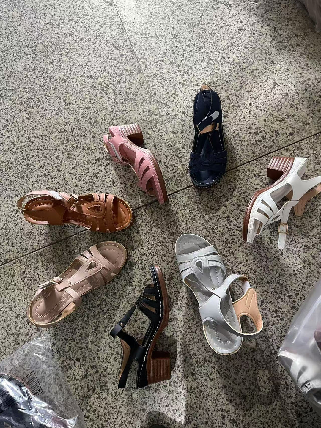 Damen Sandalette mit Cut-Out-Riemen, gepolstertem Komfortfußbett und mittelhohem Blockabsatz – Sorelia