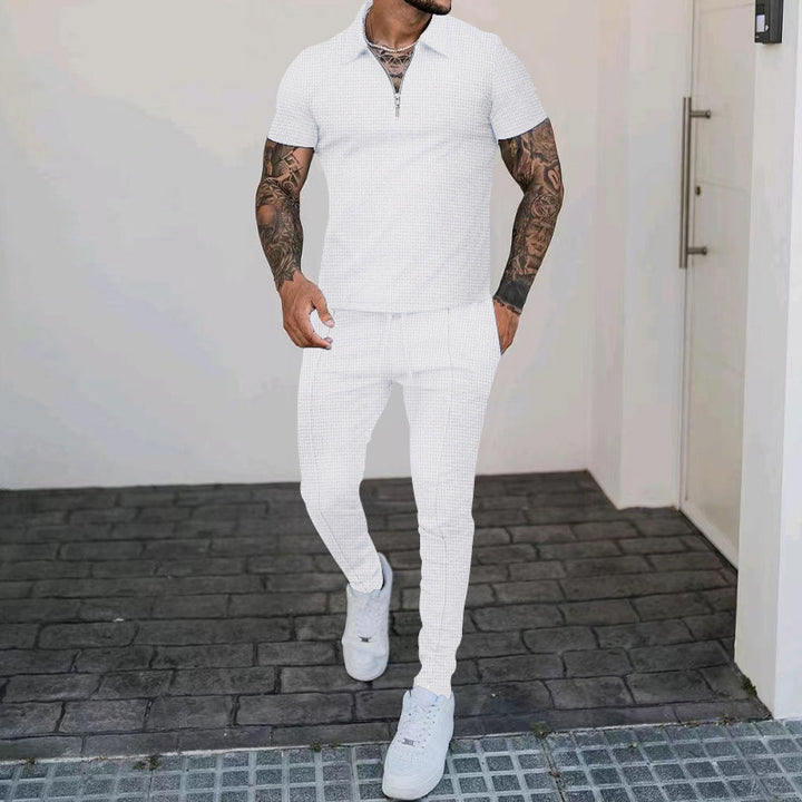 Herren Freizeit-Set mit modernem Kurzarm-Polo und eleganten Jogginghosen Echoarchiv