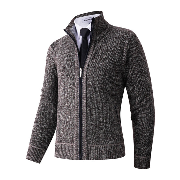Herren stylische Strickjacke mit hohem Kragen und praktischen Taschen Echoarchiv