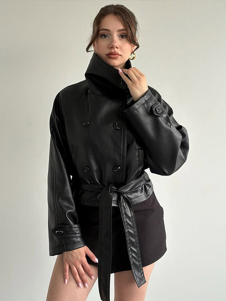 Damen Taillierte Kurzblouson‑Jacke aus Lederimitat mit hohem Stehkragen und Bindegürtel Echoarchiv