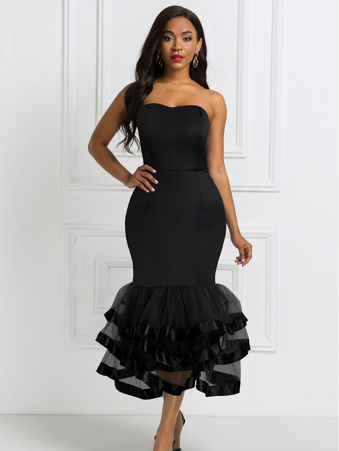 Damen figurbetontes Abendkleid mit schwingendem Rüschensaum Echo Archiv