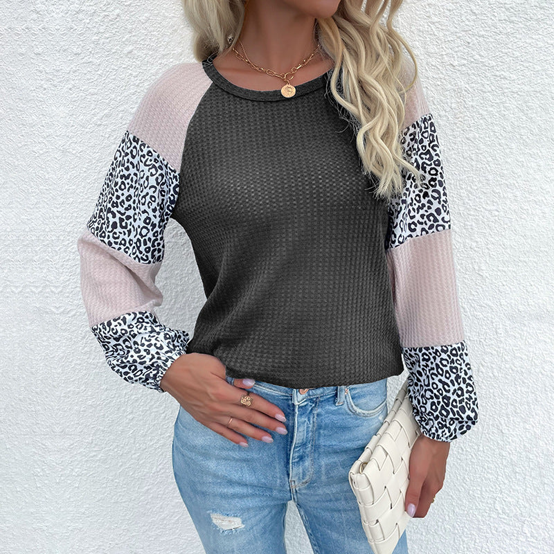 Damen Raglan-Langarmshirt aus Waffeljersey mit Colorblock-Ärmeln und Leoparden-Details Echoarchiv