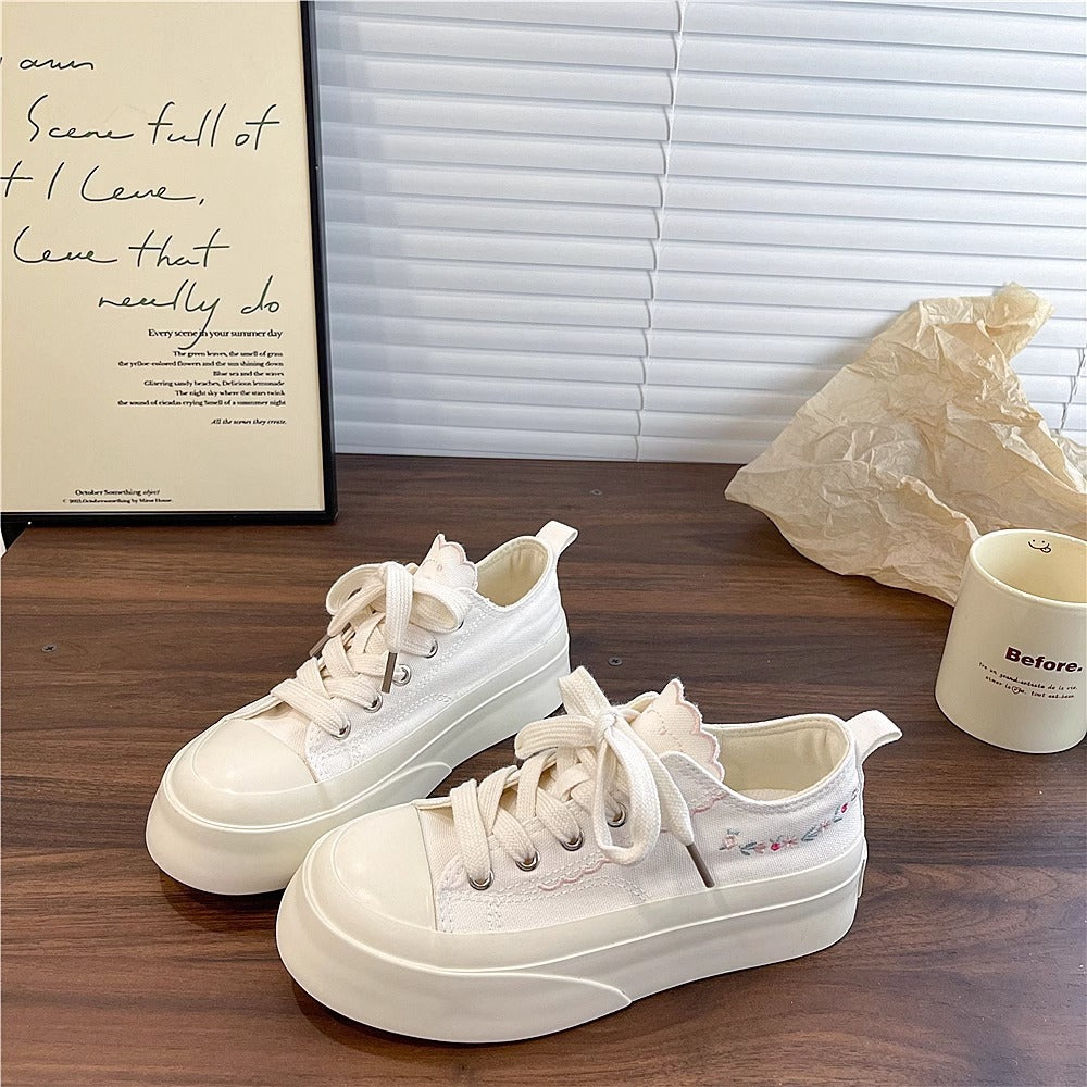 Damen Sneakers mit verspielten Applikationen und elastischer Sohle Echo Archiv