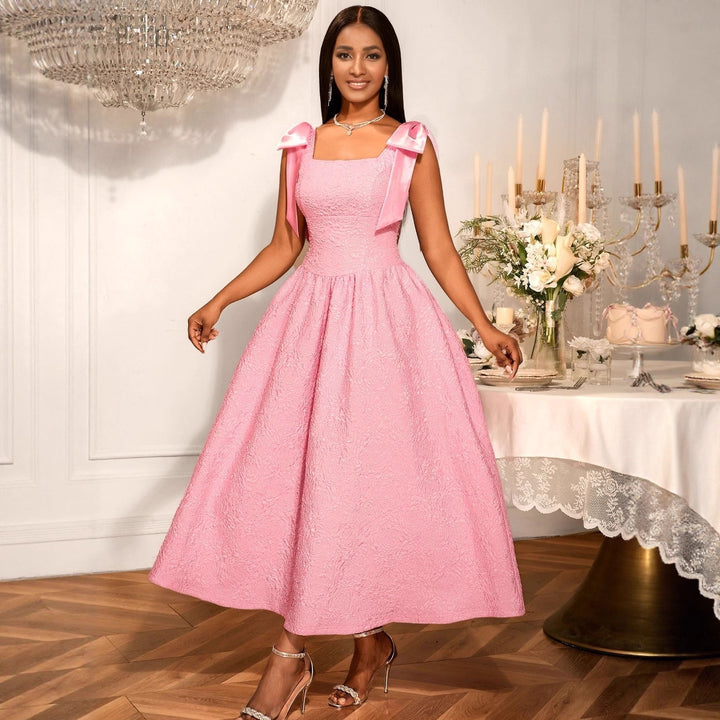 Damen Elegantes Abendkleid mit schimmernden Details und verspielten Rüschenschultern Echo Archiv