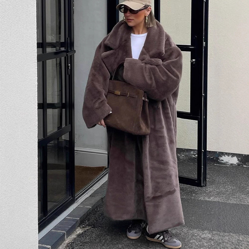 Damen Oversize Kunstfell-Maximantel mit weitem Revers Echoarchiv