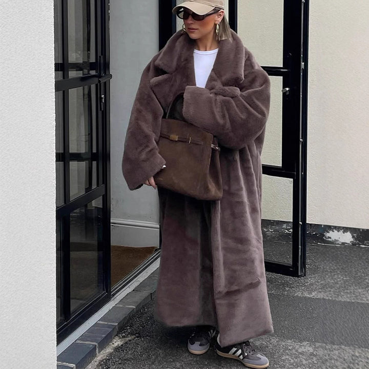 Damen Oversize Kunstfell-Maximantel mit weitem Revers Echoarchiv
