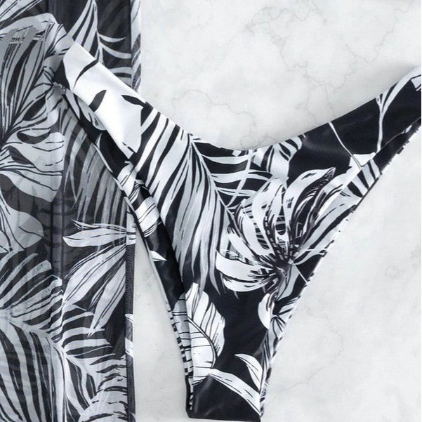Damen Badeoutfit mit floralem Oberteil und transparenten Palazzohosen Echo Archiv