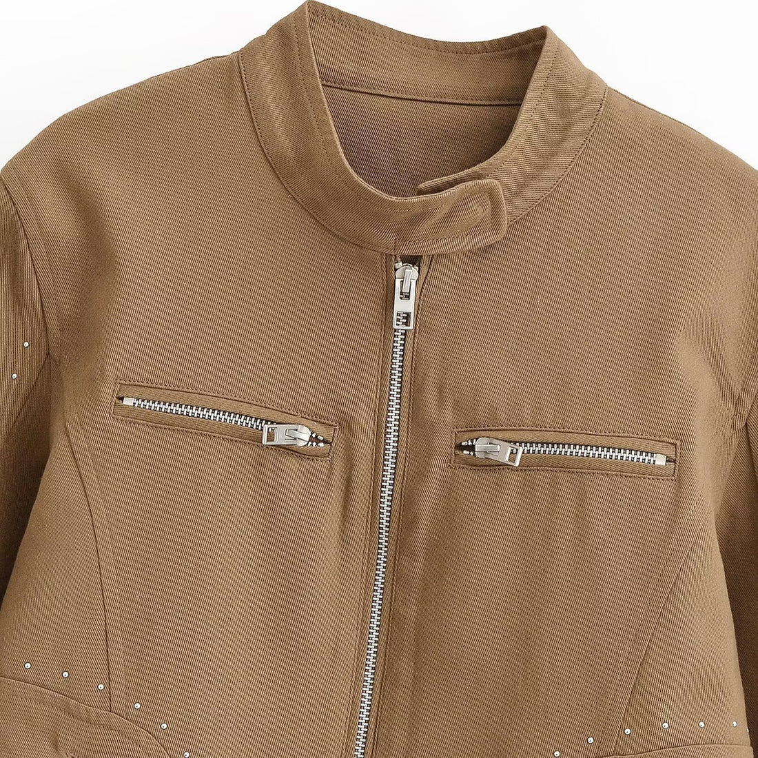 Damen Kurze Velours-Optik Jacke mit Stehkragen, Ziernähten, Nietenapplikation und Reißverschlusstaschen Echoarchiv