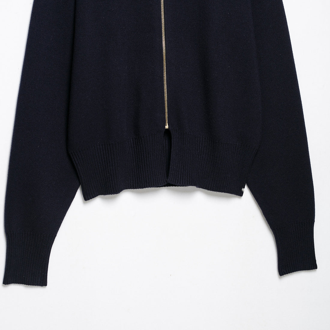 Damen Cropped Feinstrick-Cardigan mit Stehkragen, durchgehendem Reißverschluss und taillierter Ripppartie Echoarchiv