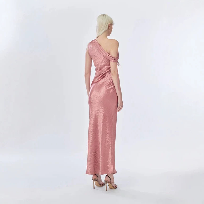 Damen elegantes langes asymmetrisches Kleid mit raffiniertem Rüschendetail Echo Archiv