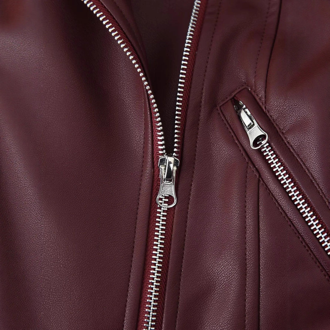 Damen taillierte Bikerjacke aus veganem Lederimitat mit asymmetrischem Reißverschluss – Célinea