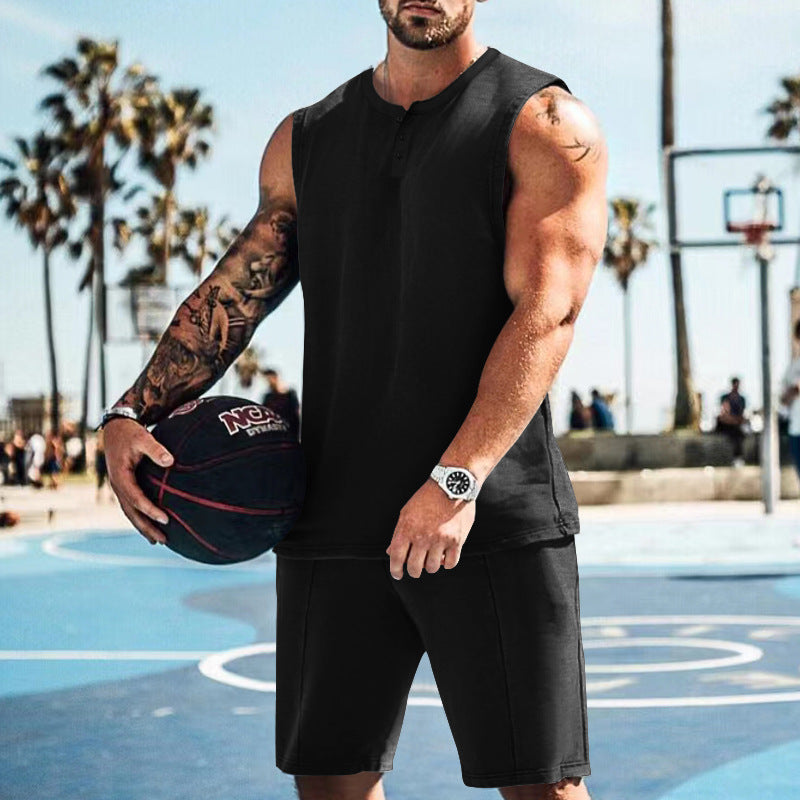 Herren sportliches Trainingsoutfit mit ärmellosem Oberteil und Shorts Echoarchiv