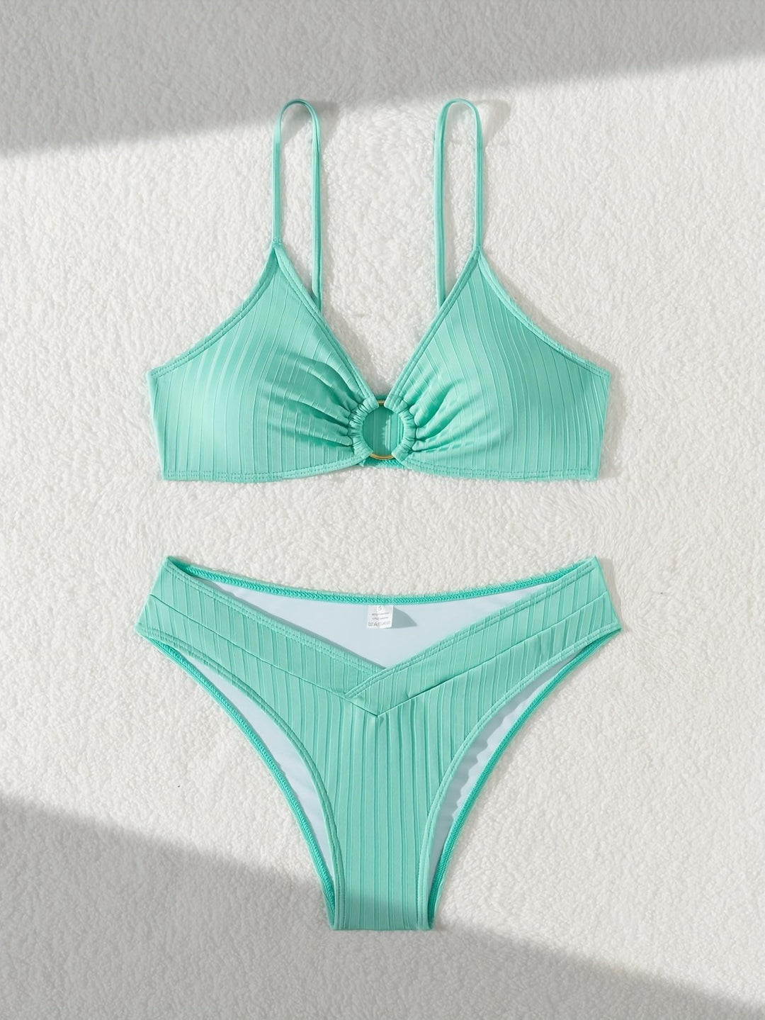 Damen Raffiniertes Bikinitop mit V-Ausschnitt und dekorativem Ring Echo Archiv