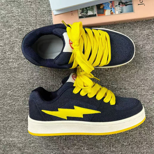 Damen Sportliche Sneakers mit auffälligem Blitz-Design Echo Archiv