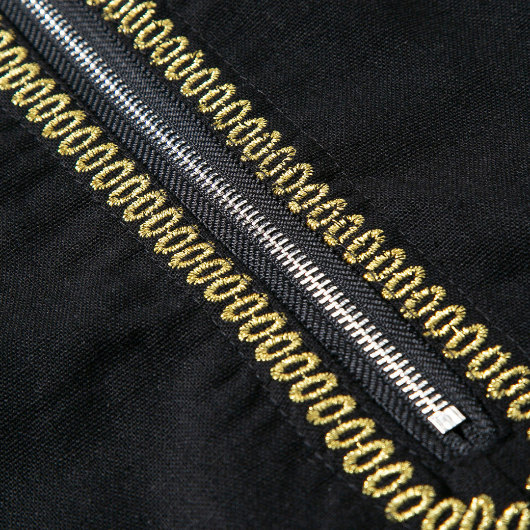 Herren elegantes Tunika-Kleid mit feinen Stickdetails Echoarchiv