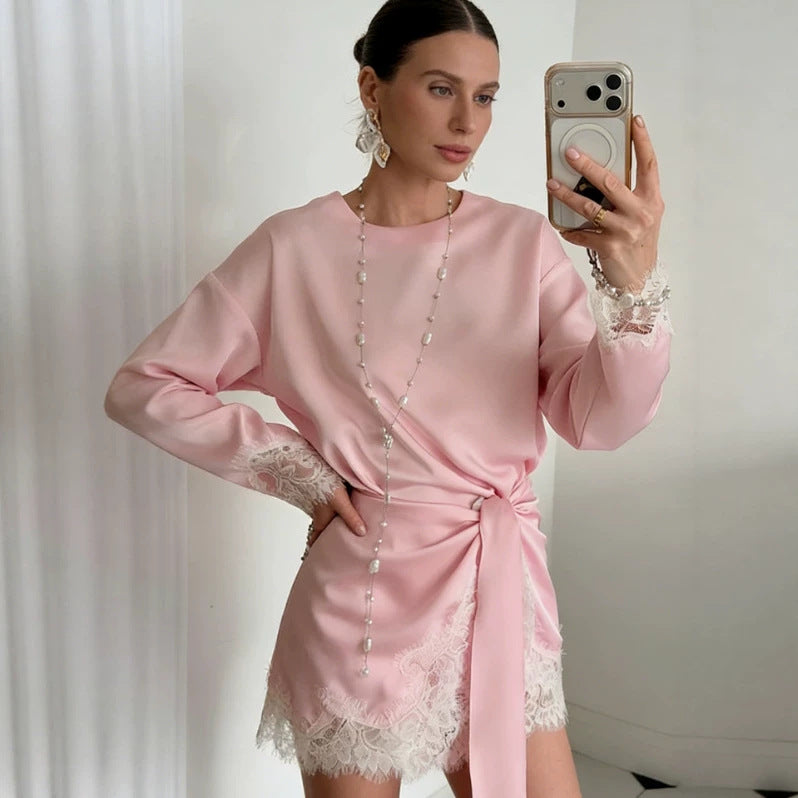 Damen Seidiges Langarmshirt mit Spitzenbesatz am Saum und Manschetten Echoarchiv
