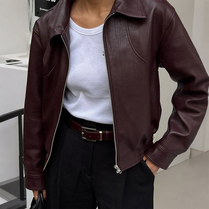 Damen kurze Oversize-Lederjacke mit Hemdkragen, sichtbarem Reißverschluss und lässiger Silhouette – Velloura
