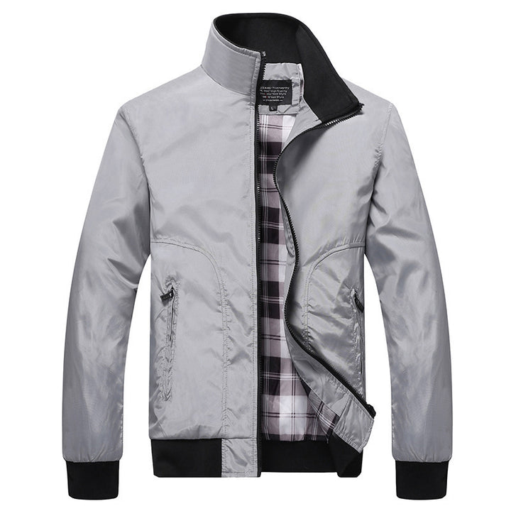Herren leichter Nylon-Bomber mit kariertem Innenfutter, hohem Stehkragen und Reißverschlusstaschen Echoarchiv