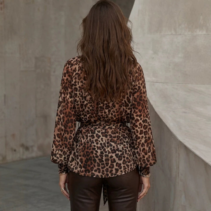 Damen Chiffonbluse mit Leopardenprint, Stehkragen und Bindeschleife Echoarchiv