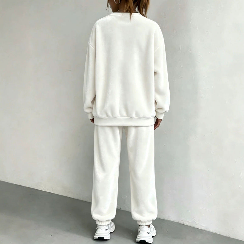 Damen Kuscheliges Velours-Lounge-Set mit Oversize-Sweatshirt und Joggerhose Echoarchiv