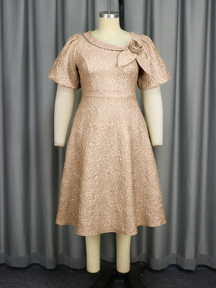 Damen Elegantes Kleid mit strukturierter Blumenapplikation Echo Archiv