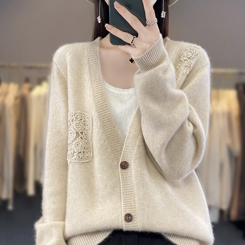 Damen Zweiteiliges Feinstrick‑Set mit Strickcardigan und Top sowie gehäkelten Blumenapplikationen Echoarchiv