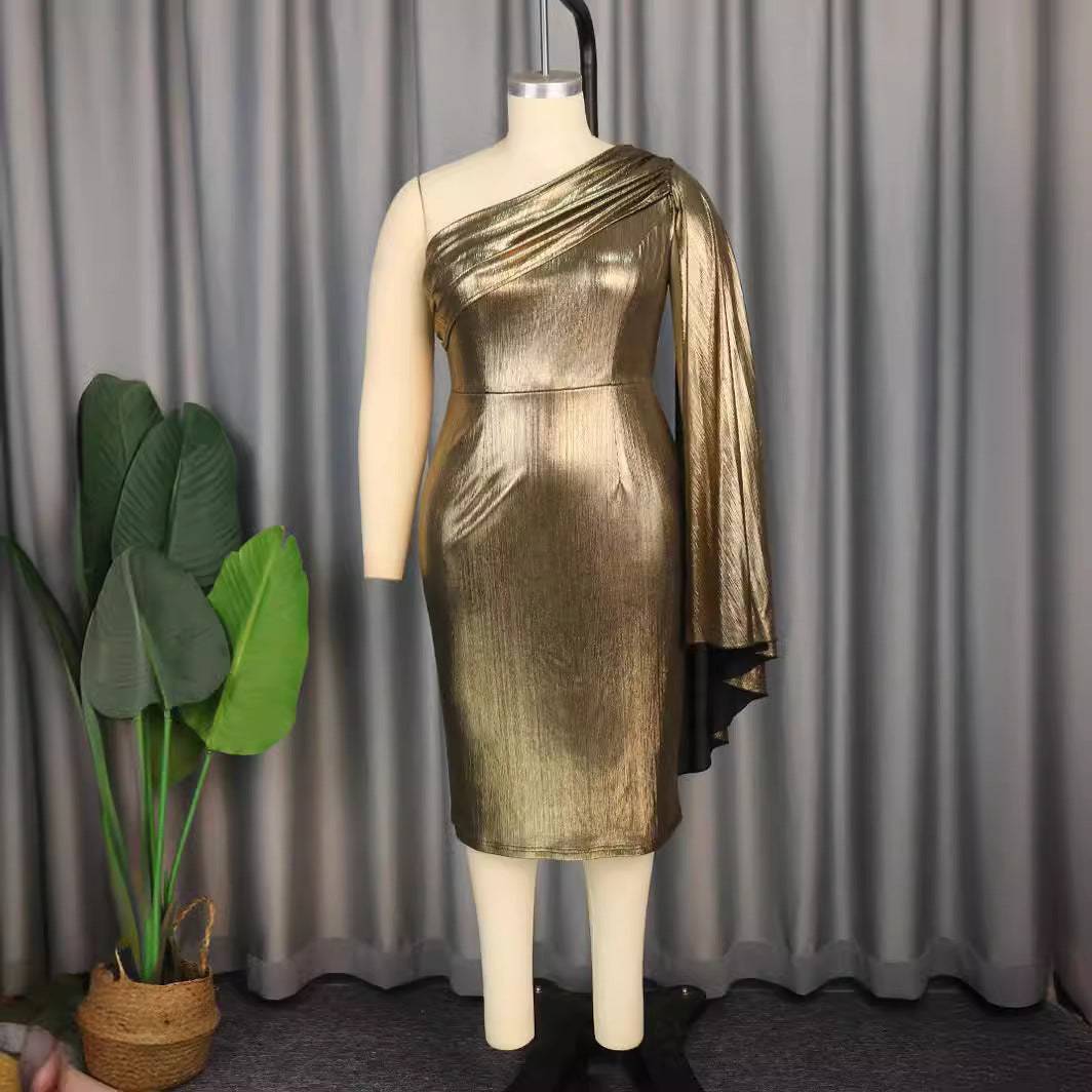Damen Elegantes Ein-Schulter Kleid mit glänzender Stoffstruktur Echo Archiv