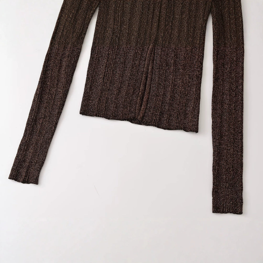 Damen Figurbetonter gerippter Feinstrick-Cardigan mit V‑Ausschnitt, Glanzfaden und Zierknopfleiste Echoarchiv