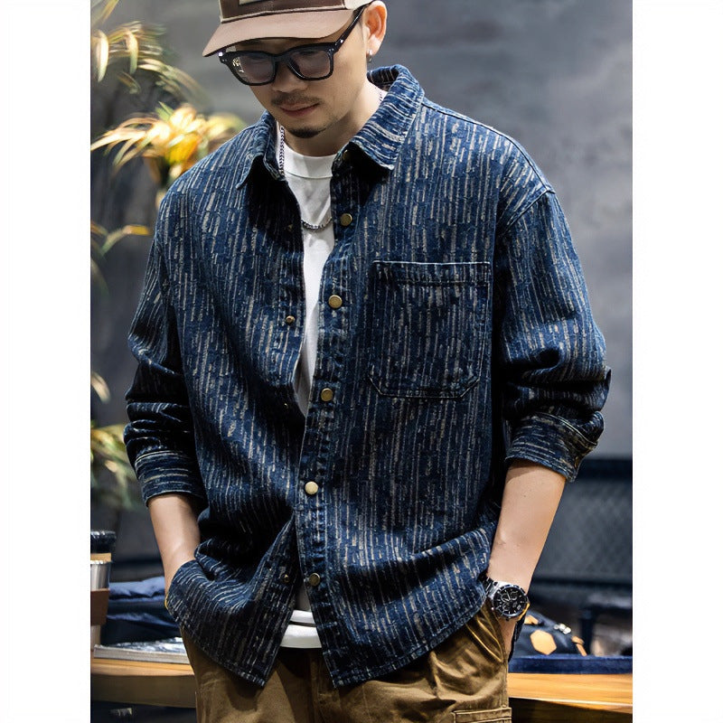 Herren Denim-Overshirt mit vertikaler Strukturprägung und Druckknopfleiste Echoarchiv