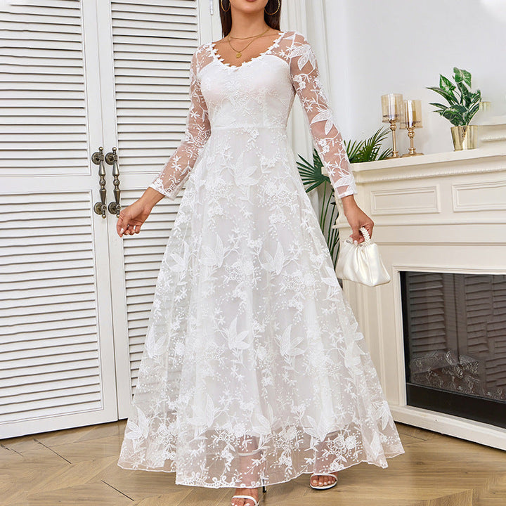 Elegantes Damen Hochzeitskleid mit Spitzenverarbeitung & voluminösem Rock für Hochzeit | Echoarchiv